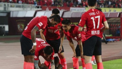  中超联赛榜首大战上演进球盛宴