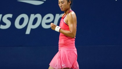  郑钦文逆转晋级，中国金花闪耀巴黎