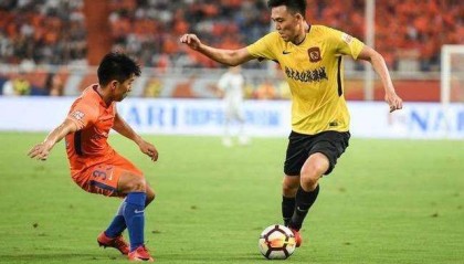  绿茵激战正酣，豪门球队强势争冠