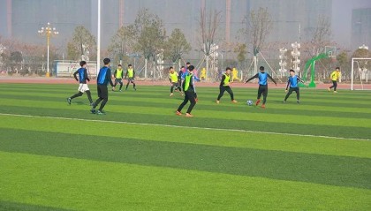  青少年篮球训练营，百名新苗开启特训