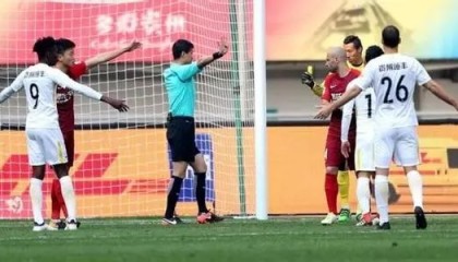  电竞裁判严格执裁，公平竞赛获赞誉