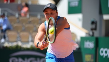  斯维亚泰克卫冕成功，波兰之星闪耀赛场