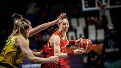  中国女篮热身赛，大比分击败澳大利亚练兵