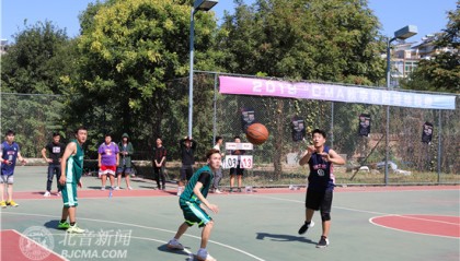  校园篮球联赛开战，清华附中首战告捷