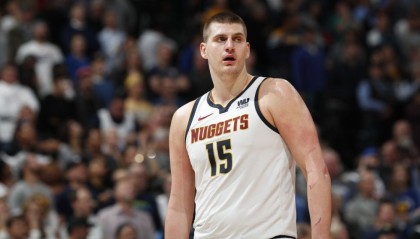  约基奇统治内线掘金豪取五连胜