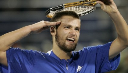  郑钦文逆风翻盘，巴黎大师赛爆冷门挺进四强