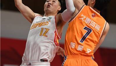  深圳马可波罗加时惜败于上海久事男篮