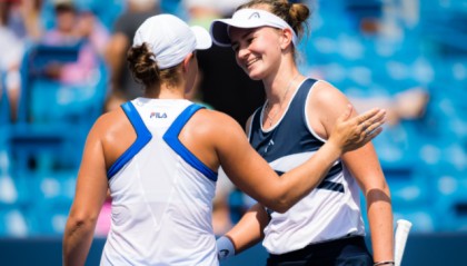  克雷吉茨科娃双误送赛点，奇迹般实现翻盘