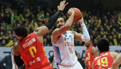  广东宏远快攻如潮大胜四川金强男篮