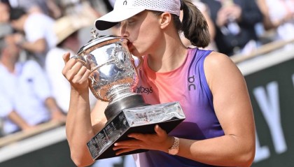  斯维亚特克卫冕成功，法网女单三连冠