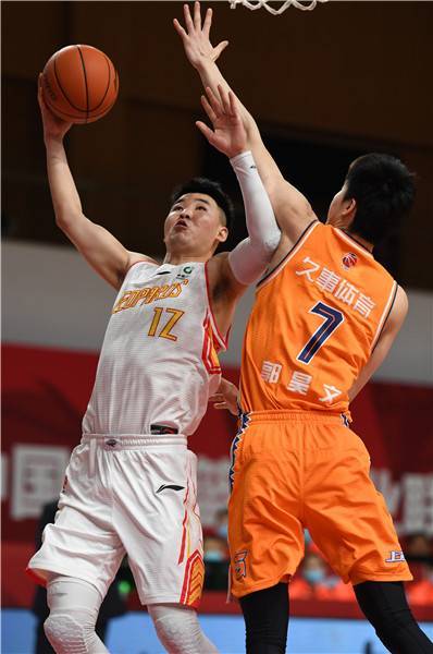  深圳马可波罗加时惜败于上海久事男篮