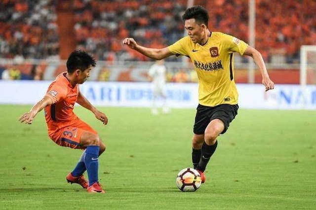  绿茵激战正酣，豪门球队强势争冠