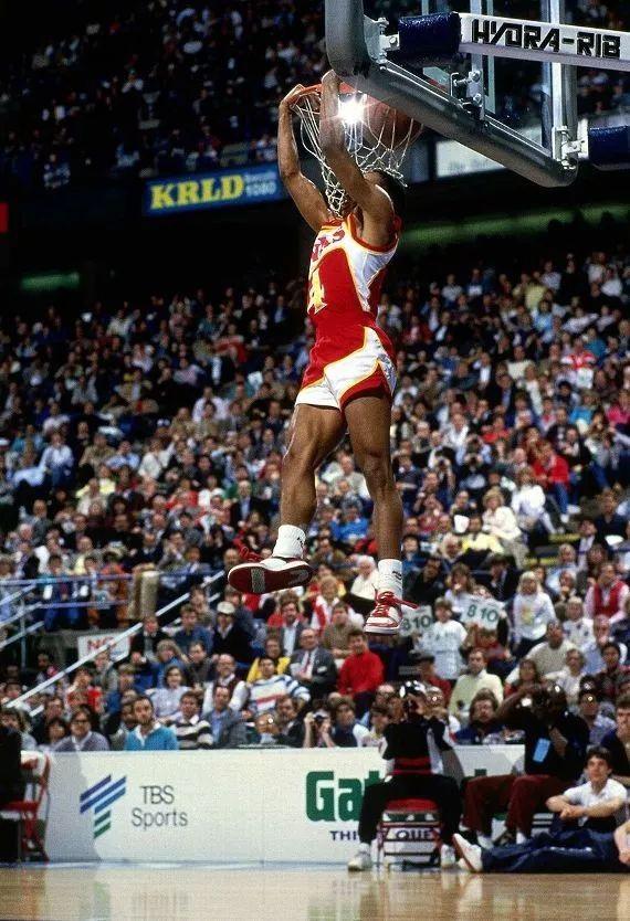  扣篮大赛创意无限，飞行大队竞逐天际