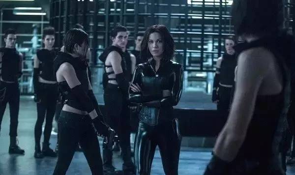  欧洲豪门巅峰对决，生死战一触即发