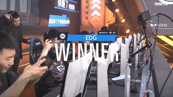  卢布列夫五盘鏖战险胜晋级决赛